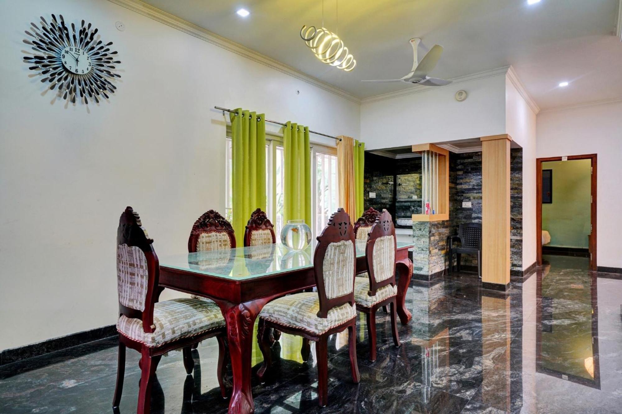 Kochi Collection O 81026 Suqoon Premium Stays מראה חיצוני תמונה