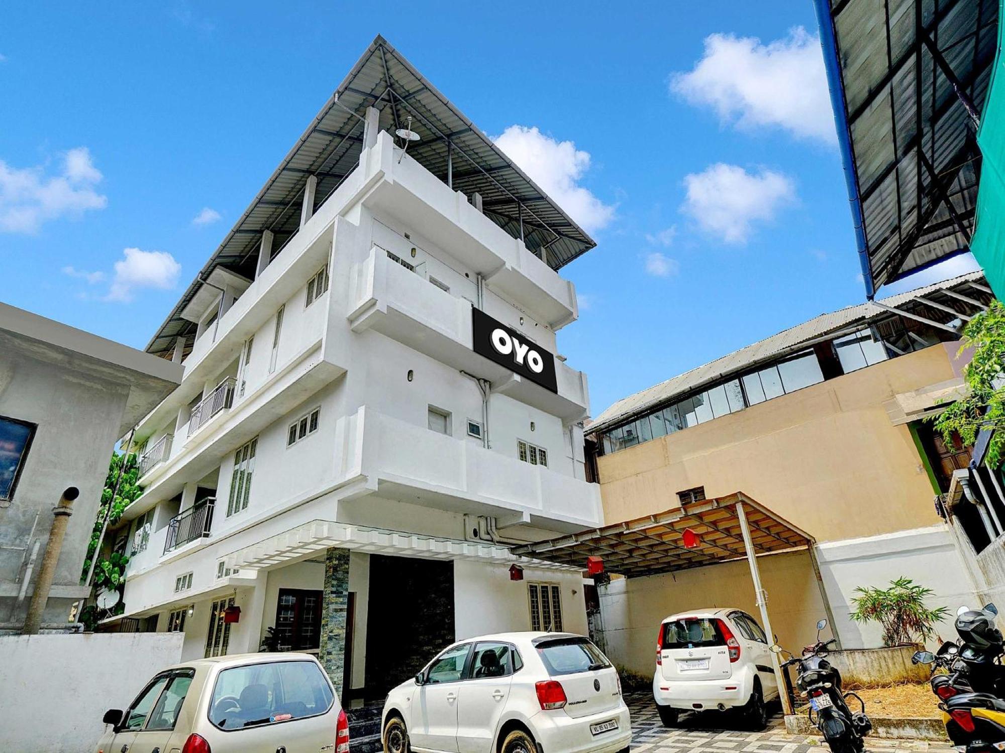 Kochi Collection O 81026 Suqoon Premium Stays מראה חיצוני תמונה